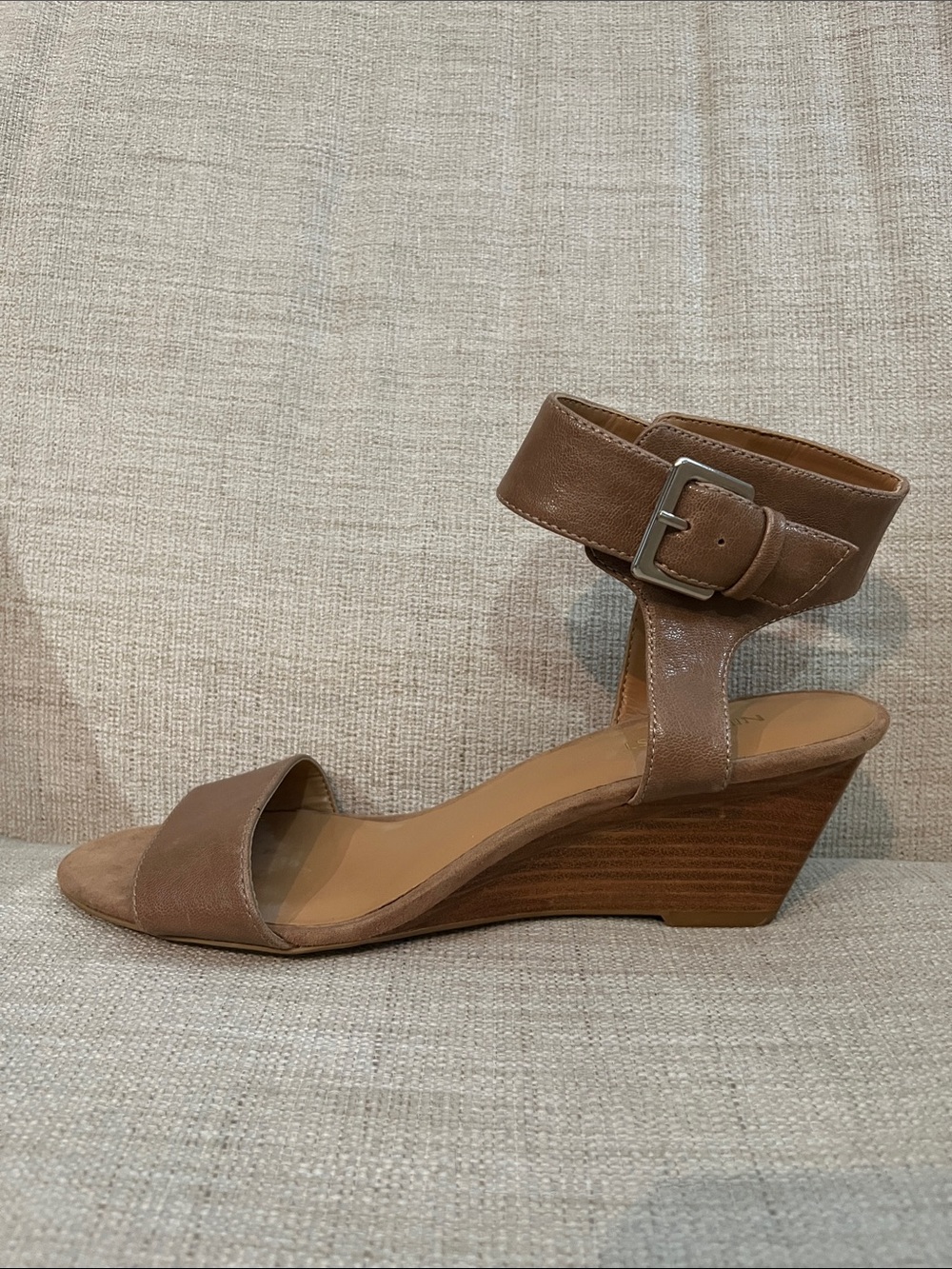 Nine West Womrn’s Wedge Ankle Strap Sandal in Tan